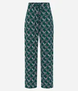 Pantalón largo de crepé con estampado de cadenas en tonos verde, blanco y negro. Tiene cintura elástica con lazo ajustable.