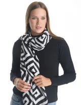 Pashmina rectangular con estampado geométrico en blanco y negro, confeccionada en tejido ligero y suave.