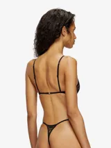 Sujetador tipo bralette de encaje negro con patrón de cebra o animal print sutil, de corte triangular y tirantes finos ajustables.