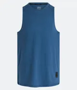 Musculosa deportiva masculina Get Over, modelo regular en color azul melange, con cuello redondo y costuras visibles.