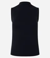 Musculosa básica de cuello alto, sin mangas, confeccionada en una mezcla de algodón, modal y elastano. Presenta un diseño ajustado y minimalista, ideal para uso diario.