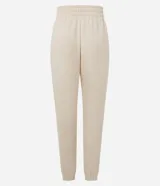 Pantalón jogger deportivo color bordó, con cintura elástica, bolsillos laterales y puños ajustados. Presenta recortes canelados en los laterales que aportan textura y diseño al modelo.