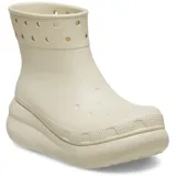 Bota impermeable Crocs modelo Classic Crush, color beige, con plataforma de 5 cm, perforaciones para Jibbitz en el cuello y diseño ligero de material Croslite.