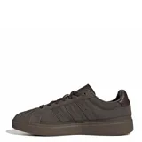 Championes Adidas Streettalk de color marrón, con diseño de caña baja, exterior de gamuza, las clásicas tres tiras perforadas en los laterales y la puntera de goma característica.