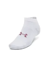 Medias deportivas tipo soquete Under Armour, color blanco con logo bordado en color bordó. Diseño ultradelgado y ligero con soporte de arco integrado y paneles de malla para mayor transpirabilidad.