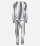 Conjunto de pijama largo de dos piezas: camisa de manga larga con cuello de pico y cierre delantero de botones, y pantalón con cintura elástica y puños ajustados. Estampado con rayas verticales.