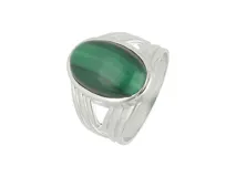 Anillo de plata 925 con piedra malaquita natural en corte ovalado y banda de diseño calado.