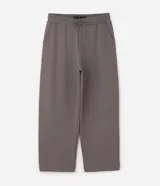 Pantalón de corte super wide leg de la marca Blue Steel, confeccionado en mezcla de algodón y poliéster con estructura interlock en color gris. Cuenta con cintura elástica con cordón ajustable, bolsillos laterales y diseño amplio de pierna ancha.