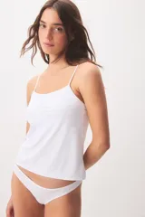 Vedetina clásica de tiro bajo con laterales finos y diseño lisa.
