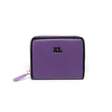 Tarjetero púrpura de cuero sintético con cierre de cremallera y logo XL en el frente.
