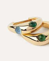 Aros de plata bañada en oro con forma de argolla adornados con aventurina verde y calcedonia celeste.