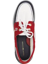 Náuticos de cuero con diseño color block en blanco, azul y rojo.