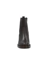 Botin de cuero marrón RKF modelo Sicilia, con paneles elásticos laterales y taco cuadrado con acabado símil madera.