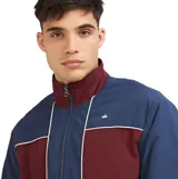 Campera Quiksilver modelo Isla, con diseño de bloques de color en azul y bordó, cierre frontal completo, cuello alto y puños elásticos.