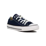 Championes Converse Chuck Taylor All Star de lona color azul marino con cordones blancos y suela de goma blanca con línea negra.