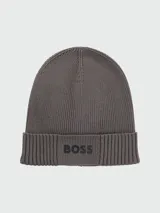 Gorro tipo beanie de lana en color negro, con diseño de punto acanalado y borde doblado.