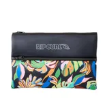 Cartuchera rectangular Rip Curl de gran tamaño, con doble compartimento con cierre. La parte superior es de color negro liso con el logo de la marca estampado en blanco, mientras que la parte inferior presenta un estampado tropical colorido sobre fondo negro.