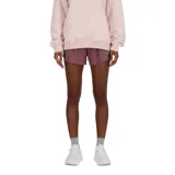 Short de running New Balance, color borgoña, con cintura elástica, calza interior y logo estampado en el lateral.