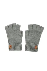 Guantes sin dedos de tejido de punto, color gris, con puño acanalado y detalle de etiqueta de cuero sintético con logo grabado.