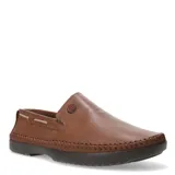 Mocasines de cuero color marrón con diseño náutico, puntera redonda y suela de goma oscura. Presenta costuras decorativas visibles en el contorno y un pequeño aplique metálico con logo en el lateral.