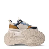Championes urbanos Umbro modelo Fade, con diseño multicolor que combina paneles en beige, azul marino, celeste y detalles en color mostaza. Presentan suela gruesa de plataforma y el logo de la marca en el lateral.