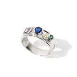 Anillo de plata 925 enchapada en rodio con circonitas de colores: lila, azul, amarillo y verde.