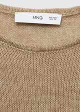 Jersey de punto fino con cuello redondo y mangas largas, de diseño recto y calce clásico.
