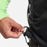 Chaleco negro con cierre frontal, cuello alto y logo triangular de ACG en el pecho.