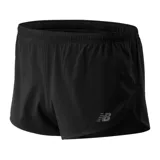 Short de running negro con cintura elástica y logo reflectivo de New Balance en la pierna izquierda.