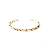 Pulsera dorada rígida con pequeñas piedras verdes incrustadas.
