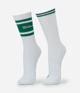 Pack de dos pares de medias deportivas blancas de caña larga, con franjas horizontales verdes y detalles en azul marino en el borde superior. Una de las medias presenta el logo "Wilson" bordado en verde en la caña.