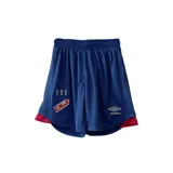 Short de fútbol Umbro del Club Nacional de Football, modelo Home 2025, de color azul con detalles en rojo en los dobladillos laterales. Incluye el escudo del club con tres copas bordadas y el logo de Umbro en blanco.