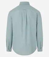 Camisa comfort de manga larga y cuello inglés, confeccionada en mezcla de lino y algodón. Presenta un diseño básico sin estampa con cierre frontal de botones.