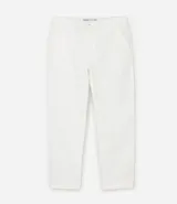 Pantalón masculino de corte relajado confeccionado en tejido oxford de algodón. Presenta cintura con trabillas y lazo ajustable, bolsillos laterales y traseros.