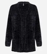 Cardigan abierto de punto chenille con textura aterciopelada, corte alargado, bolsillos frontales y terminaciones acanaladas en puños y ruedo.