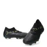 Championes de fútbol Puma Future 8 Match FG/AG, color negro con detalles en verde lima. Diseñados para césped natural y artificial, cuentan con una estructura de cuello elástico y una superficie texturizada para un mejor control del balón.