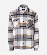Campera de franela a cuadros con forro interno de sherpa, cierre frontal con botones, cuello camisero y bolsillos frontales en el pecho.