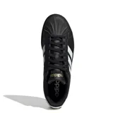 Championes urbanos Adidas modelo Streettalk, color negro con las icónicas tres tiras laterales en blanco. Presentan puntera reforzada tipo shell-toe, cierre por cordones y suela de goma resistente.