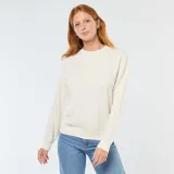 Buzo de cuello redondo confeccionado en felpa francesa, con mangas largas y puños y ruedo acanalados.