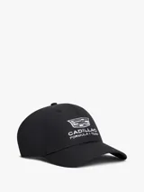 Gorra de béisbol negra con diseño estructurado, cuenta con el logo bordado de Cadillac Formula 1 Team en la parte frontal. Posee ojales de ventilación, botón superior y visera con costuras decorativas.