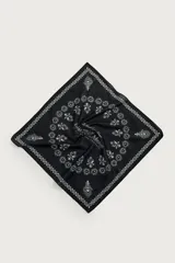 Bandana de algodón color verde oscuro con estampado gráfico y geométrico en blanco.