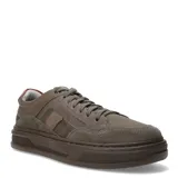 Championes urbanos Democrata modelo Wide, color marrón tabaco, confeccionados en una combinación de cuero liso y gamuza. Presentan diseño con perforaciones laterales, cierre mediante cordones y suela de goma al tono.