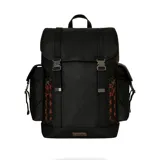 Mochila negra con detalles en marrón y rojo, con estampado a cuadros en los bolsillos laterales y correas frontales.