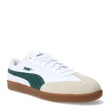 Championes urbanos Puma modelo 9T, con diseño inspirado en el estilo retro. Presentan una capellada blanca con refuerzo de gamuza en la puntera, franja lateral en color verde oscuro y suela de goma color caramelo.