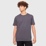 Remera de algodón orgánico de corte clásico con cuello redondo y mangas cortas, en color gris oscuro.