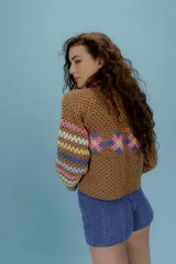 Short azul tejido a mano en crochet, 100% algodón.