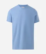 Remera de corte regular y manga corta, color celeste con textura vertical perforada y cuello redondo.
