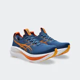 Championes de running Asics modelo Gel Nimbus 28, color negro. Presentan una entresuela con tecnología FF BLAST PLUS y PureGEL para una amortiguación superior, con capellada de tejido de punto técnico.