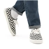 Championes Vans Authentic 44 DX con estampado a cuadros blancos y negros, cordones blancos y suela de goma blanca.