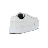 Championes acordonados Comfortflex de cuero blanco, con detalles de costuras y perforaciones.